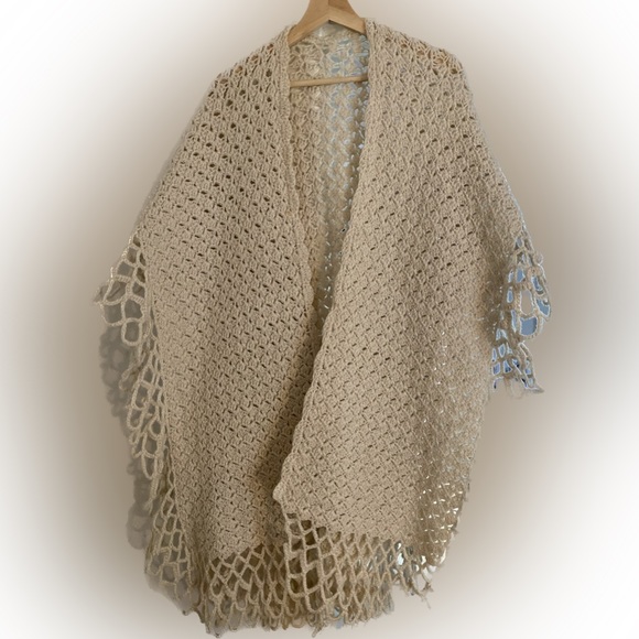 *VINTAGE* beautiful handmade wrap - Picture 3 of 10